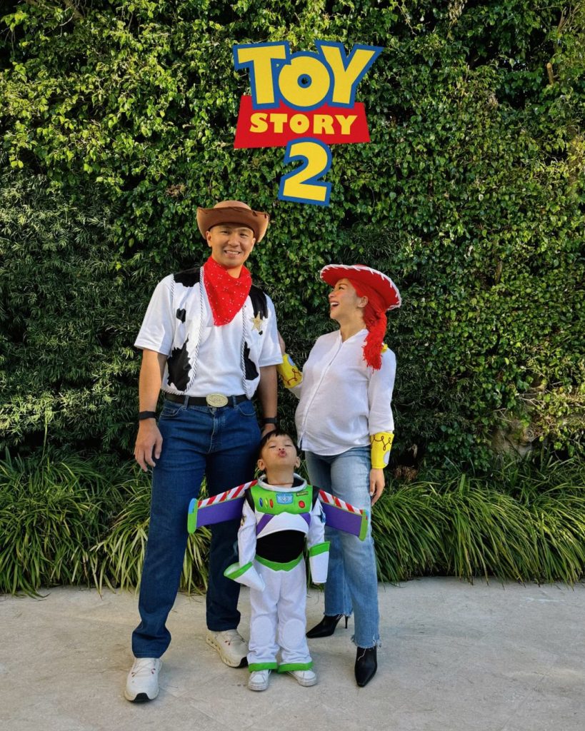 Nikita, Indra, dan Issa saat cosplay jadi karakter 'Toy Story 2' (Foto: Instagram/nikitawillyofficial94)