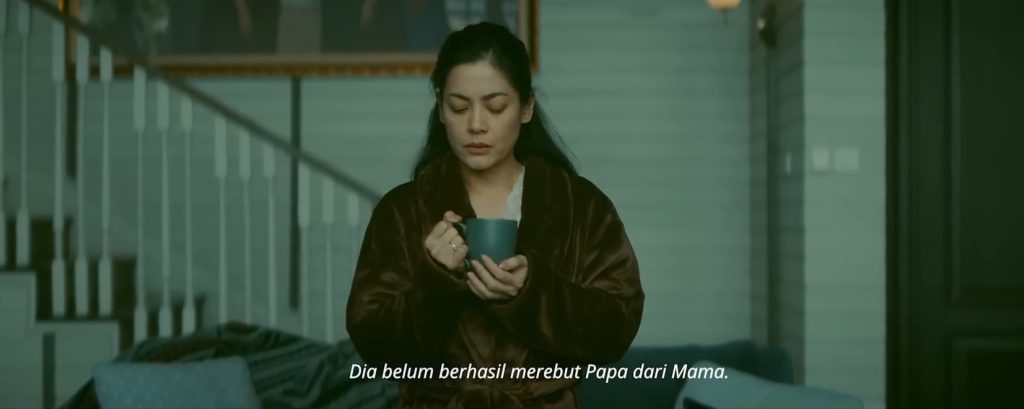 Lulu Tobing sebagai Vivian, istri yang tersakiti (Foto: YouTube/Falcon Pictures)