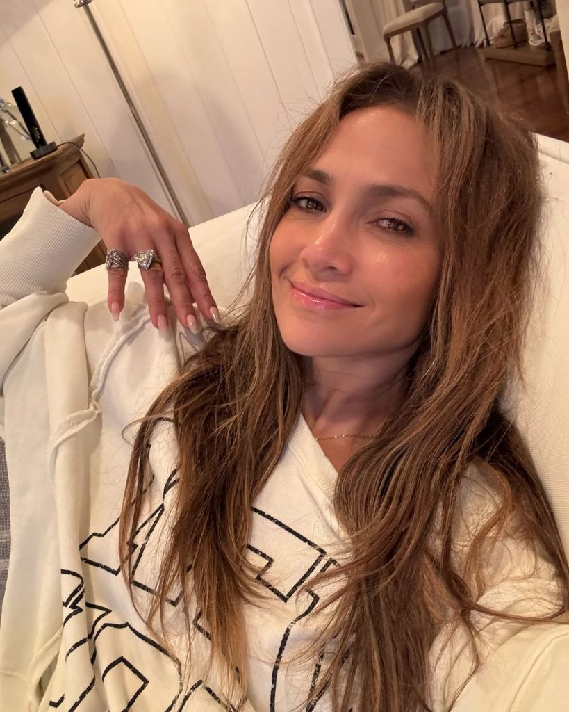 Jennifer Lopez tanpa makeup (Foto: Instagram/jlo)