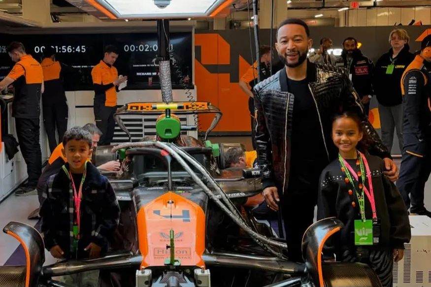 John Legend Nonton F1 Las Vegas GP Bersama Kedua Anak