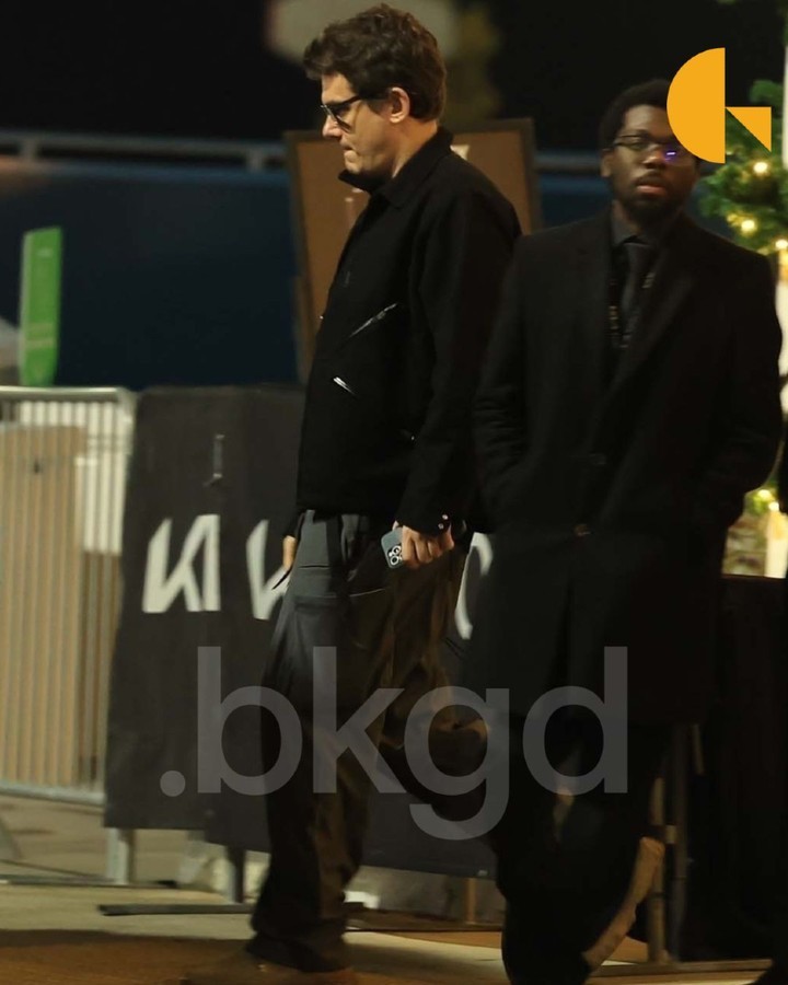 John Mayer saat datang ke konser Sabrina Carpenter (Foto: BACKGRID USA)