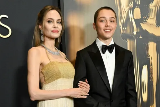 Angelina Jolie Tampil Bersama Knox Jolie-Pitt di Red Carpet