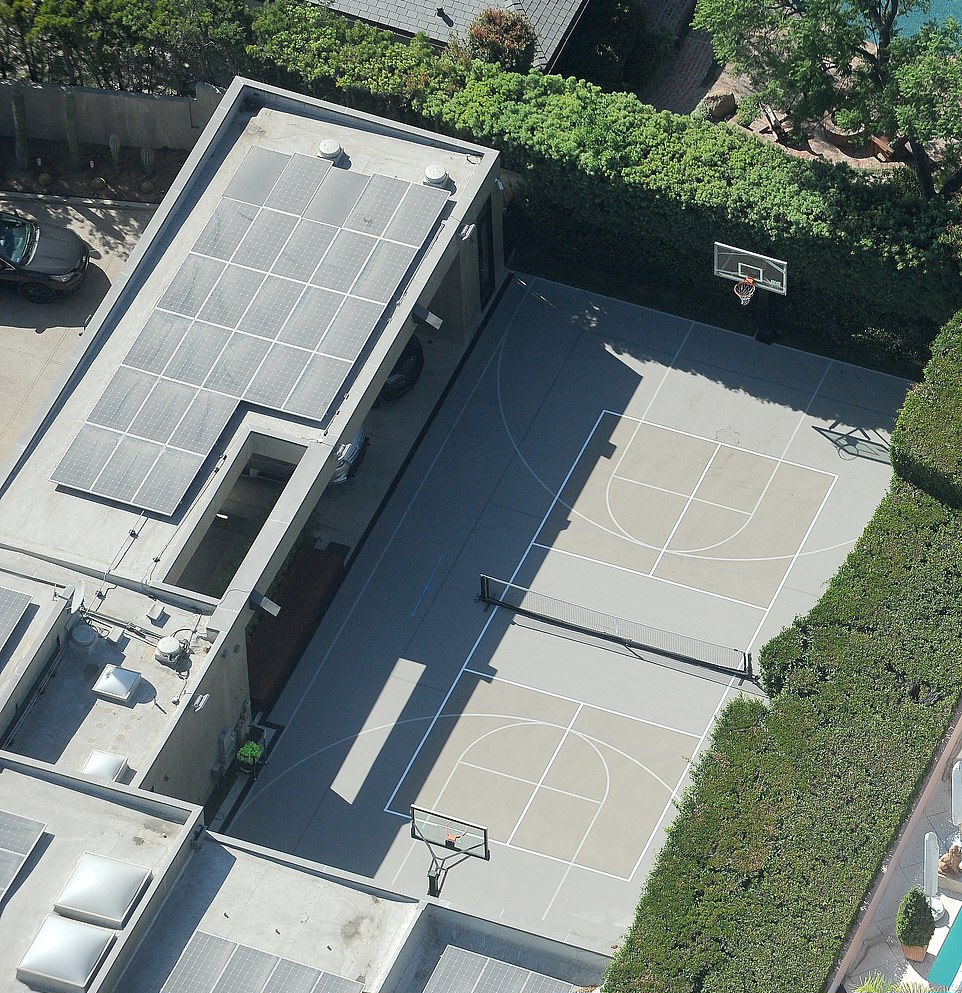Lapangan basket dan tenis (Foto: Coleman-Rayner)
