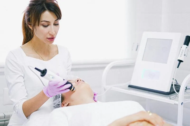 Hilangkan Tanda Lahir dengan Laser Treatment, Wanita Ini Justru Tewas