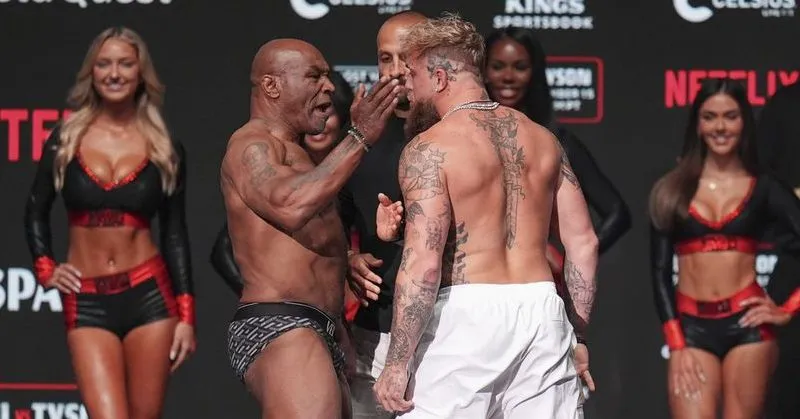 Emosi Sebelum Bertanding, Mike Tyson Tampar Wajah Jake Paul