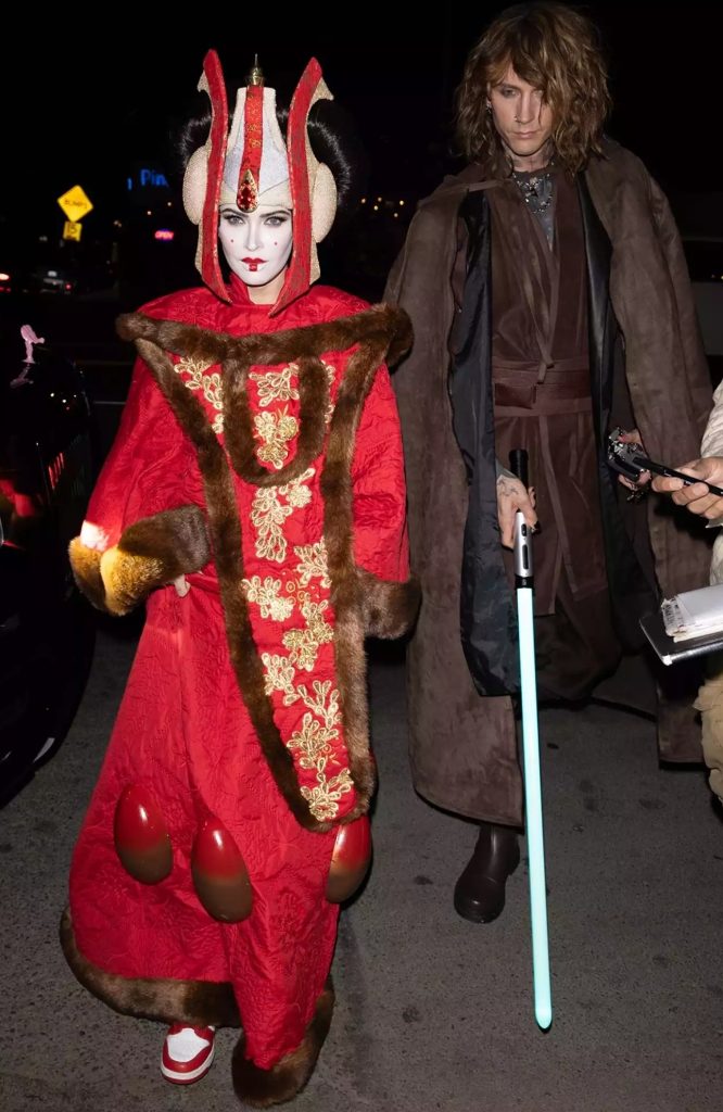 Kostum Halloween Megan Fox dan MGK (Foto: BACKGRID)