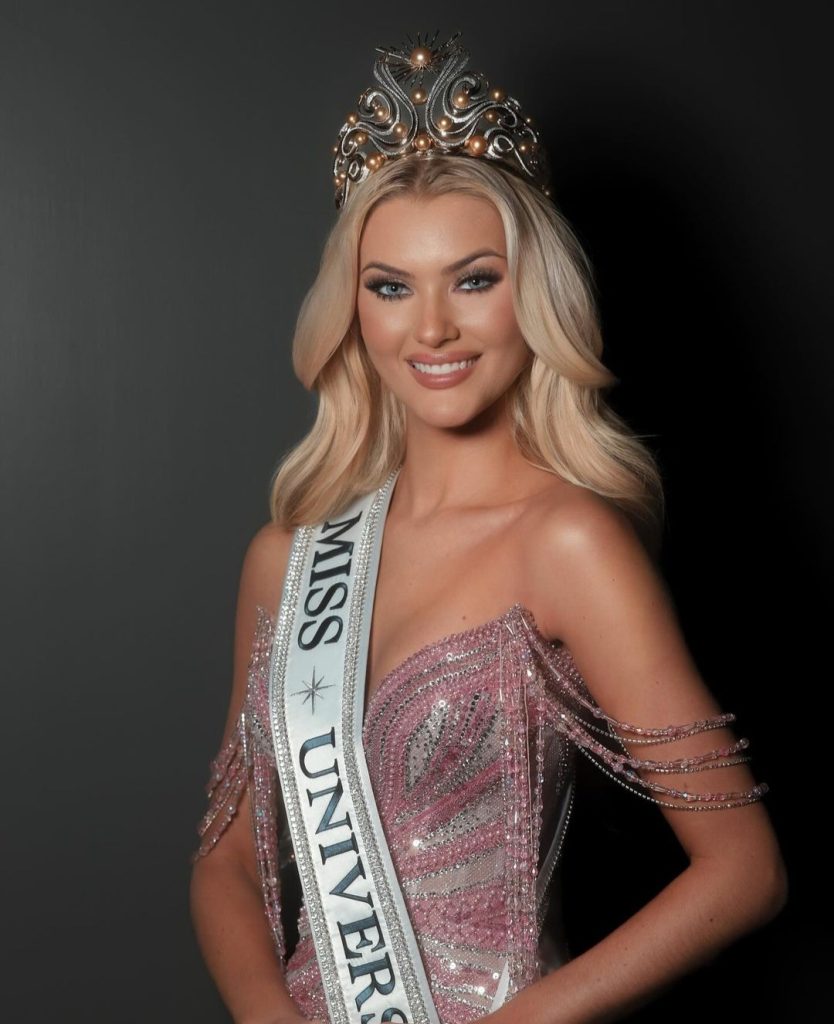Victoria Kjaer Theilvig keluar sebagai pemenang (Foto: Instagram/miss universe)
