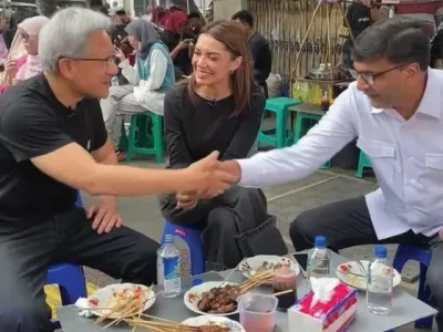 Dari kiri, Jensen Huang, Najwa Shihab, dan Vikram Sinha (Foto: Instagram/cretivox)