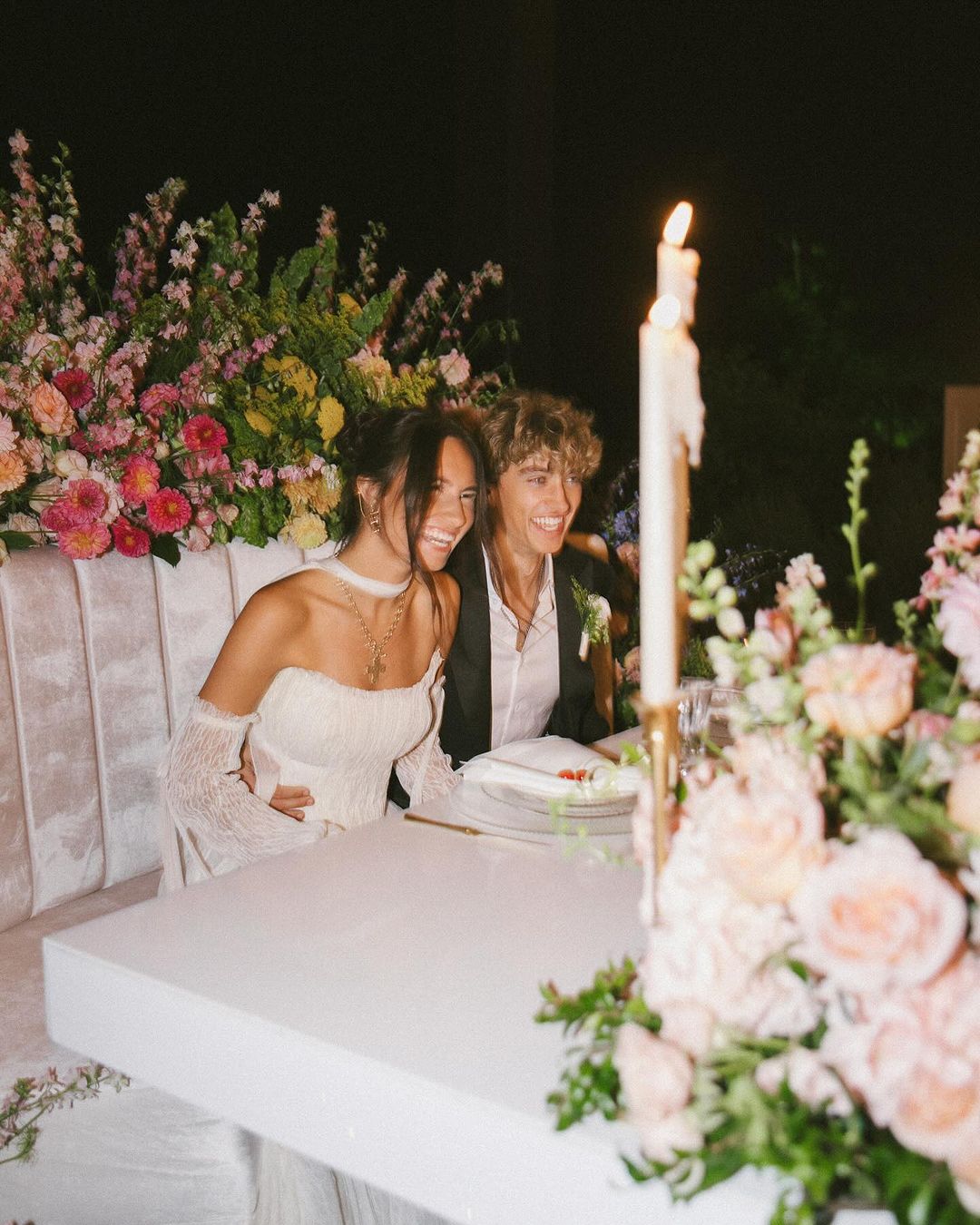 Pesta pernikahan di malam hari (Foto: Instagram/cheyannecasalegno)