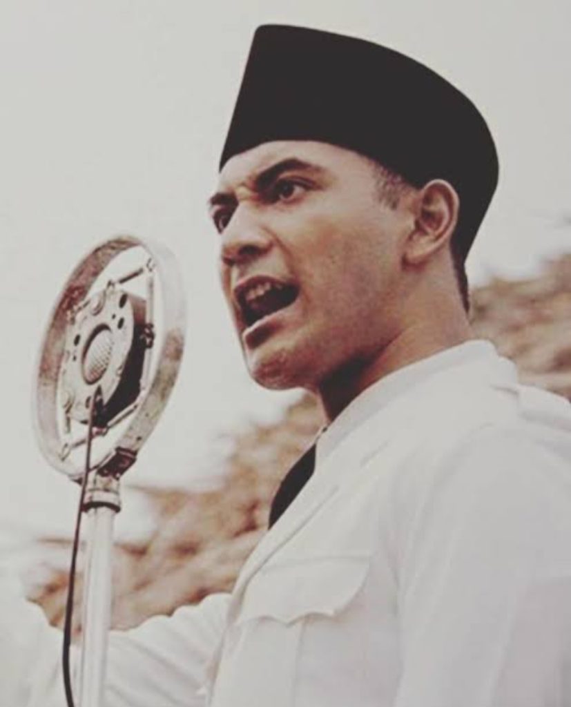 Aktor Ario Bayu saat memainkan peran pahlawan nasional, Ir. Soekarno (Foto: Instagram/ario_bayu)