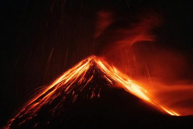Selamatkan Anak, Ibu Ini Rela Kakinya Melepuh Saat Erupsi Gunung Lewotobi