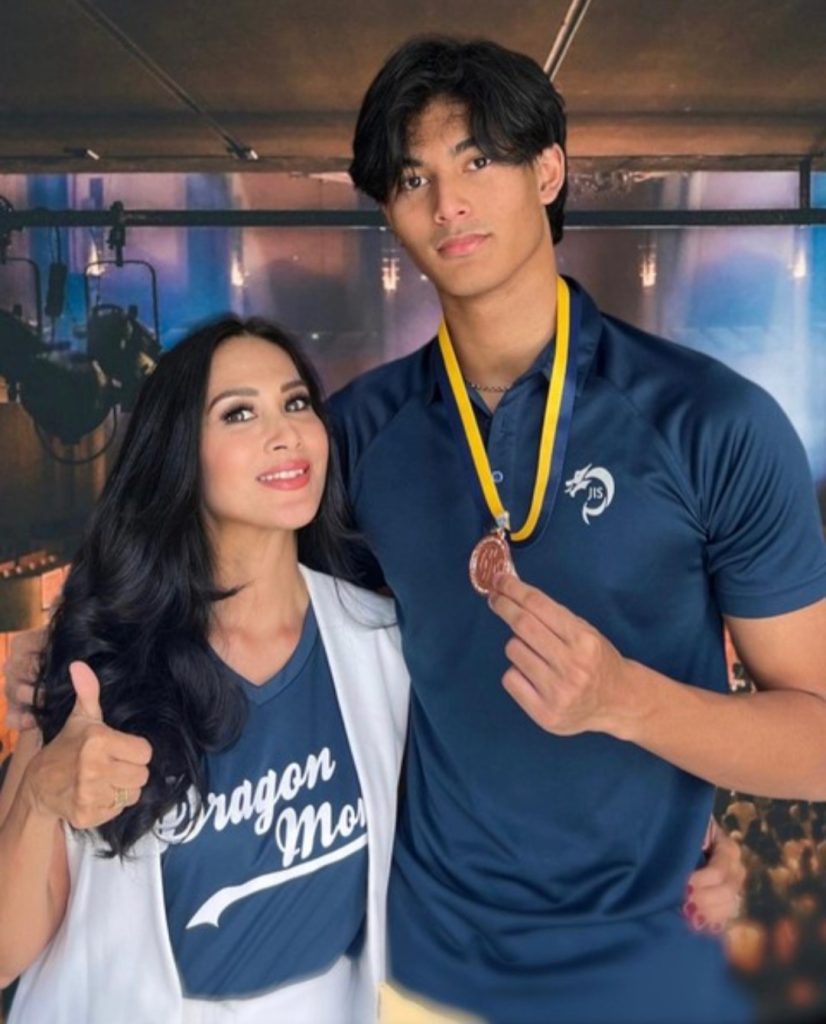 Marco bersama ibunya (Foto: Instagram/dps_diahpermatasari)