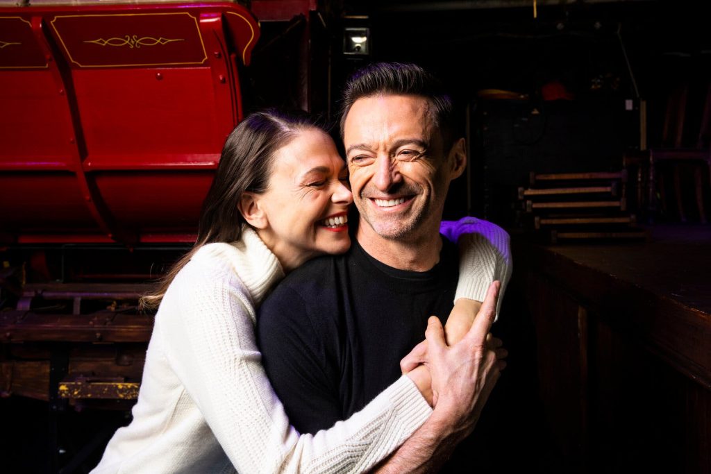 Potret kedekatan hugh dan Sutton dibalik layar Broadway (Foto: Landon Nordeman for New York Times)
