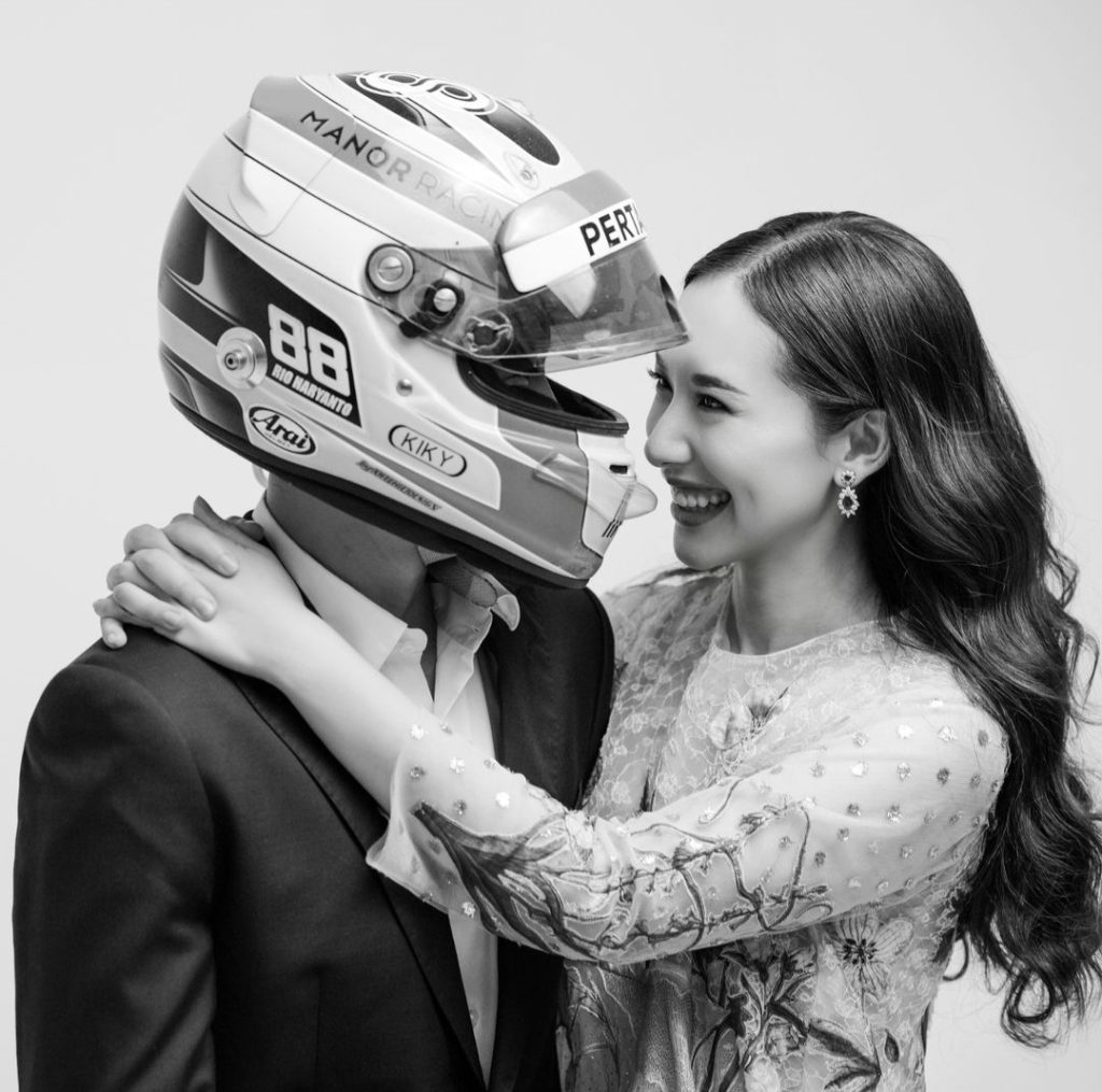 Foto prewedding hitam putih (Foto: Instagram/rharyantoracing)