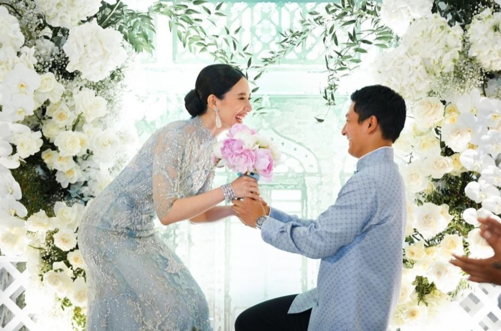 Acara lamaran Rio Haryanto dan Athina Papadimitriou (Foto: Instagram/rharyantoracing)