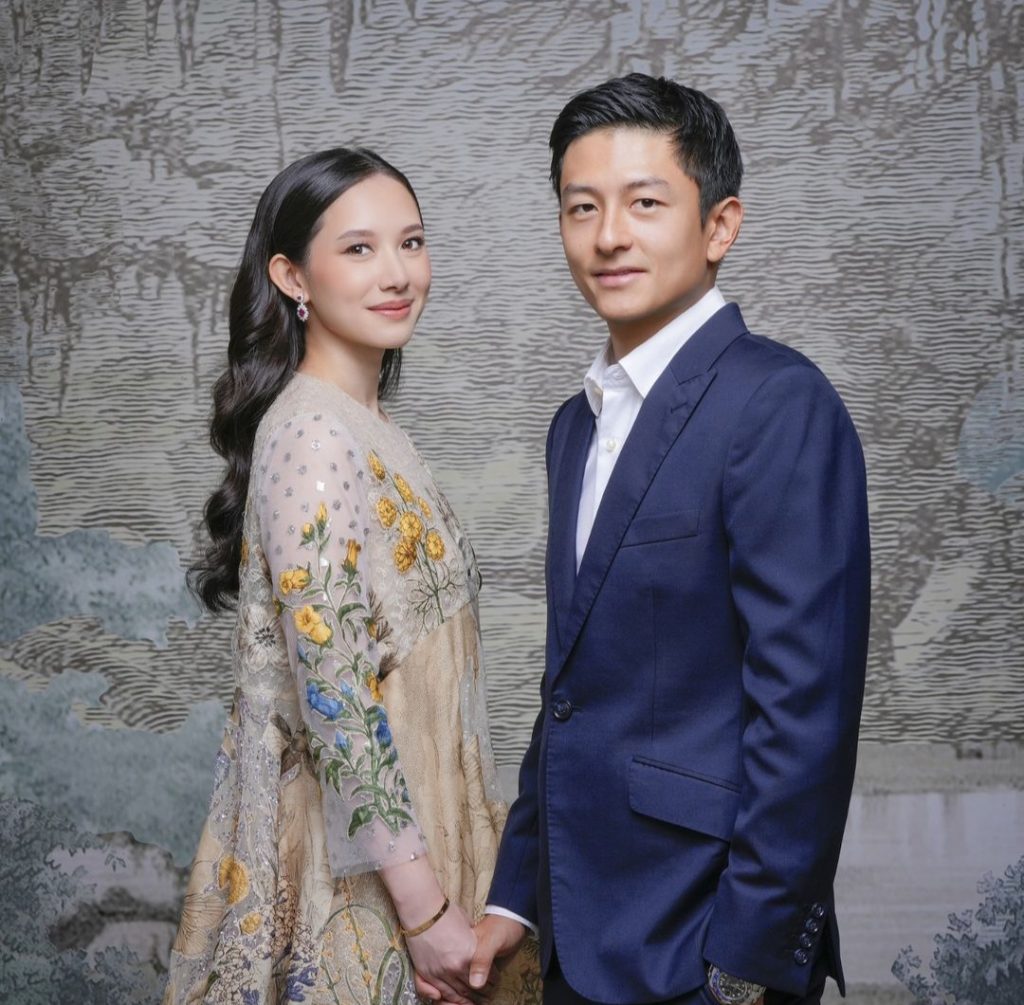 Athina terlihat cantik dengan riasan sederhana (Foto: Instagram/rharyantoracing)