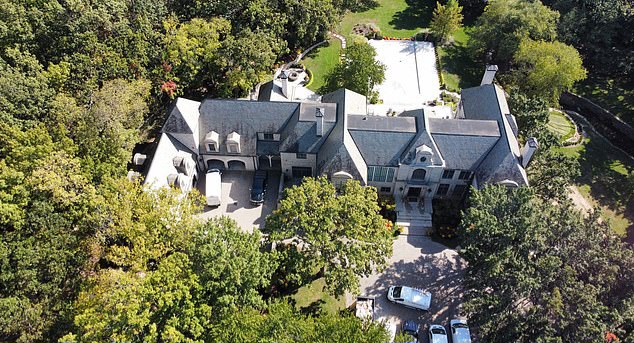 Rumah mewah Travis di Leawood, Kansas City, dibobol maling (Foto: DailyMail.com)