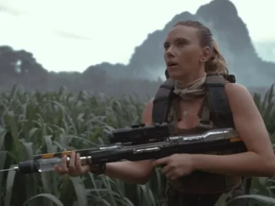 Adegan Scarlett Johansson berburu di 'Jurrassic World Rebirth' (Foto: Empire Online)