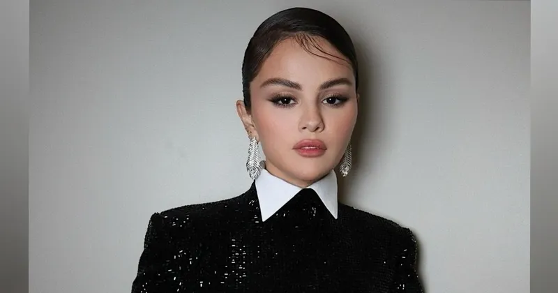 Selena Gomez Pakai Piyama Kelinci di Konser Sabrina Carpenter