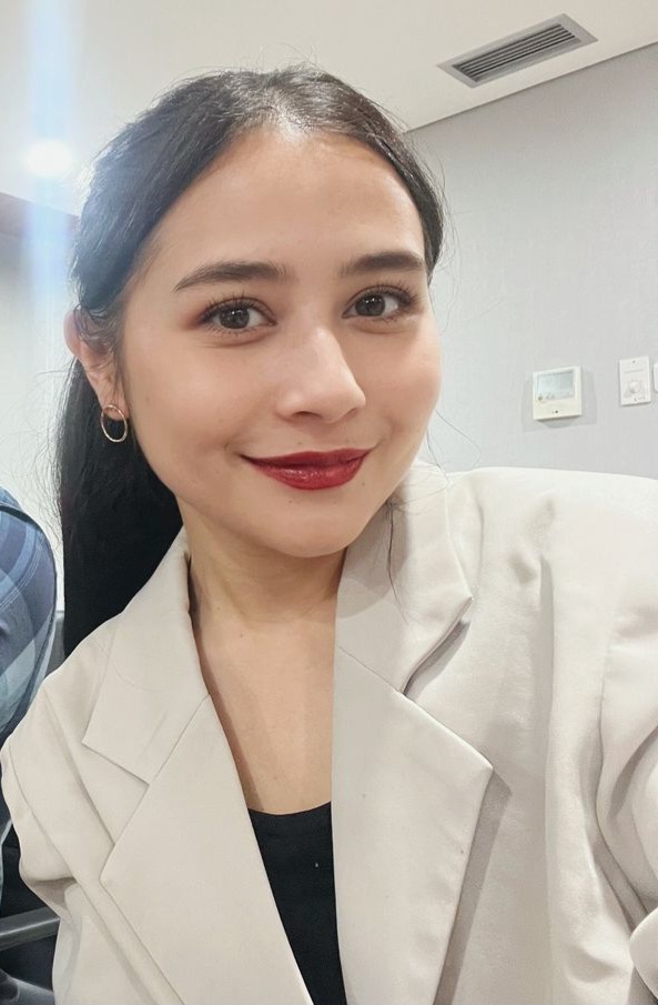 Makeup bagian mata (Foto: Instagram/prillylatuconsina96)