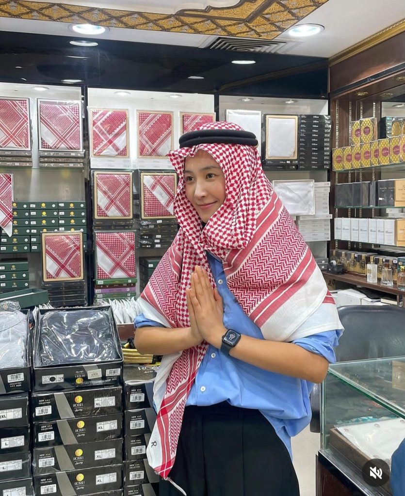 Yuri SNSD menggunakan keffiyeh (Foto: Instagram/yulyulk)
