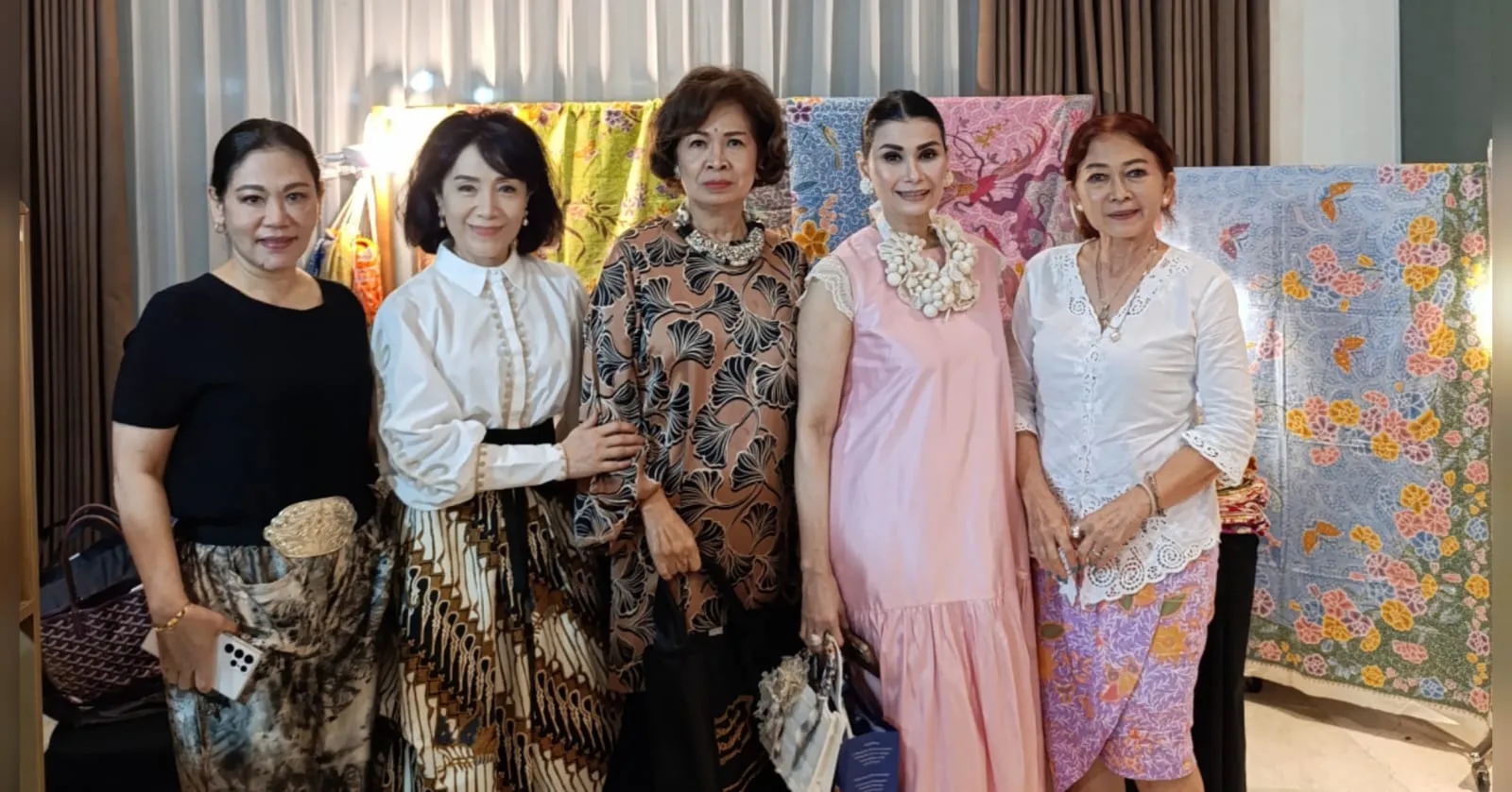 Kebaya Kian Digemari, Jadi Outfit Informal hingga Kasual