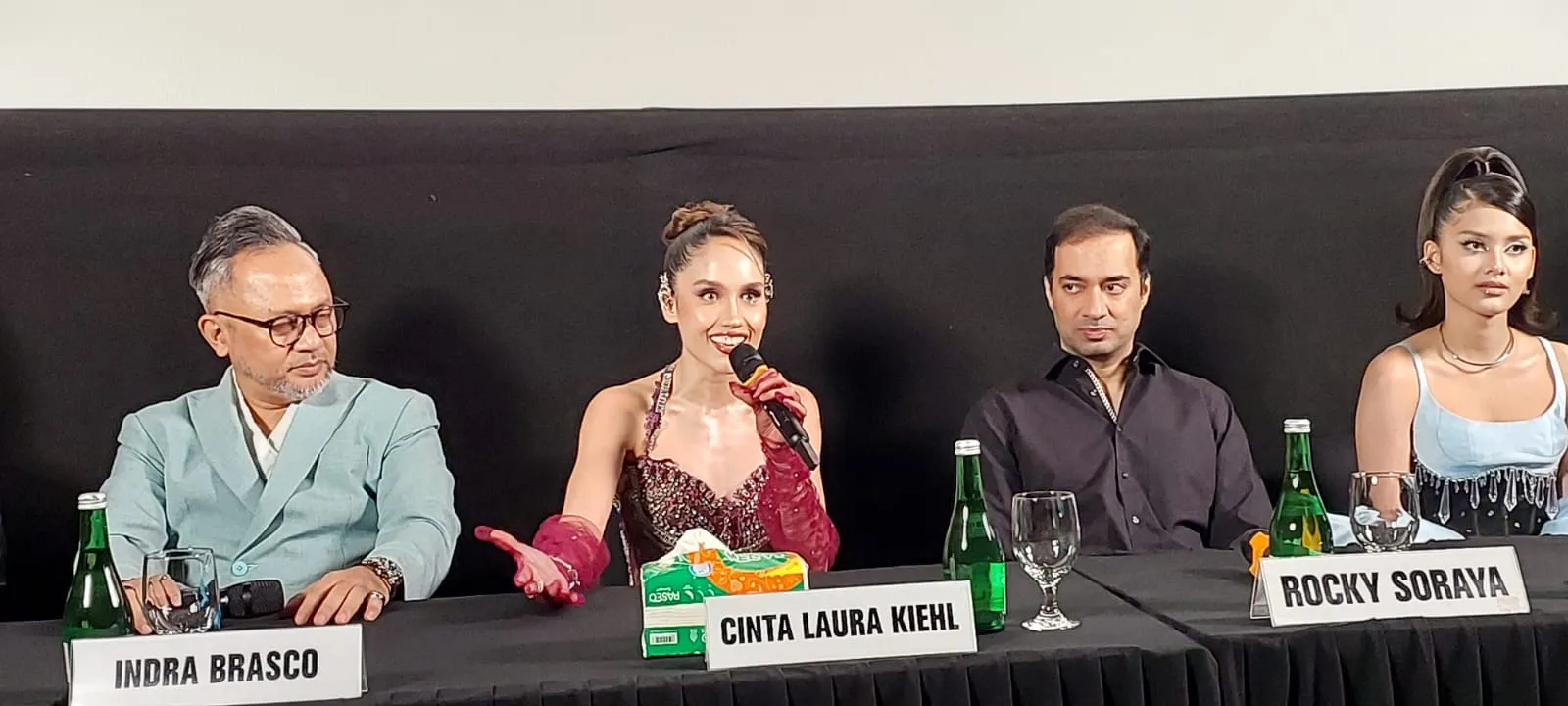 Cinta Laura Perdana Berbahasa Jawa di Film ‘Panggonan Wingit 2: Miss K’
