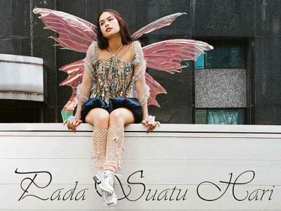 Maudy Ayunda merilis lagu 'Pada Suatu Hari'. Foto : Instagram/maudyayunda