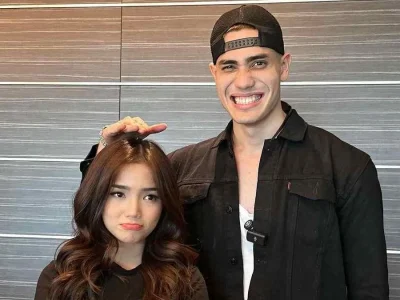 Potret kebersamaan Fuji dan Aisar Khaled. Foto : Instagram/fuji_an
