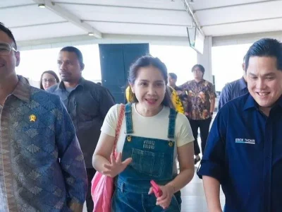 Nagita Slavina kembali menjadi sorotan karena busananya. Foto : Instagram/raffinagita1717