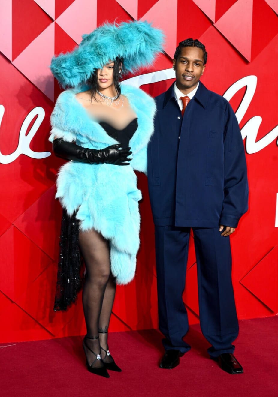 Rihanna dan ASAP Rocky di red carpet. Foto: Dok. Matt Crossick/WWD