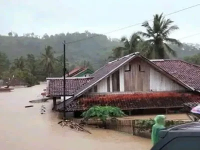 Banjir melanda sukabumi. Foto : X