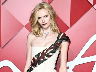 Alex Consani yang memenangkan penghargaan Model of the Year. Foto: Dok. Getty Images via WWD