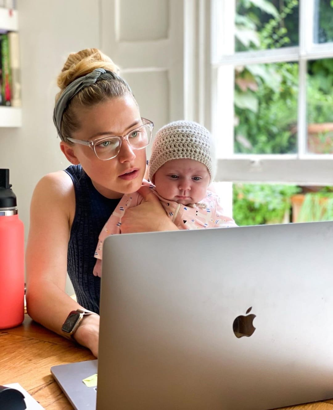 Amber dan putrinya, Oonagh. Foto: Dok. Instagram @amberheard