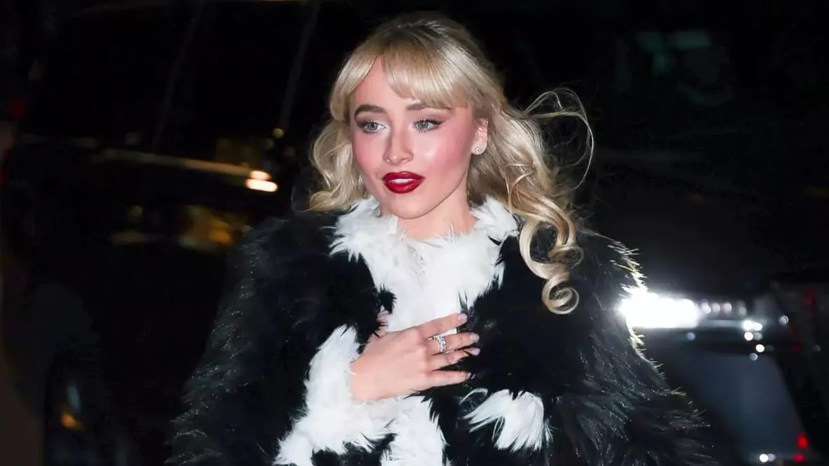Gaya Vintage Sabrina Carpenter Pasca Putus dari Barry Keoghan