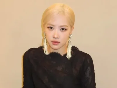 Rose BLACKPINK resmi rilis album 'Rosie'. Foto: Dok. Instagram @roses_are_rosie