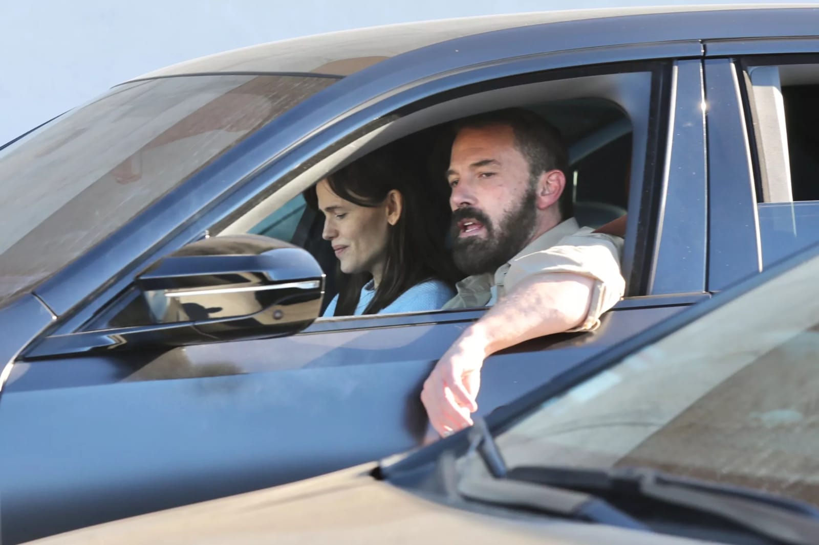 Ben dan Jennifer Garner saat pergi bersama. Foto: Dok. Backgrid