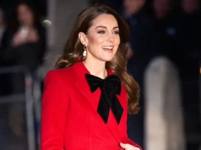 Kate Middleton menghadiri kebaktian Natal di London. Foto: Dok. Samir Hussein/Getty Images via Harpers Bazaar