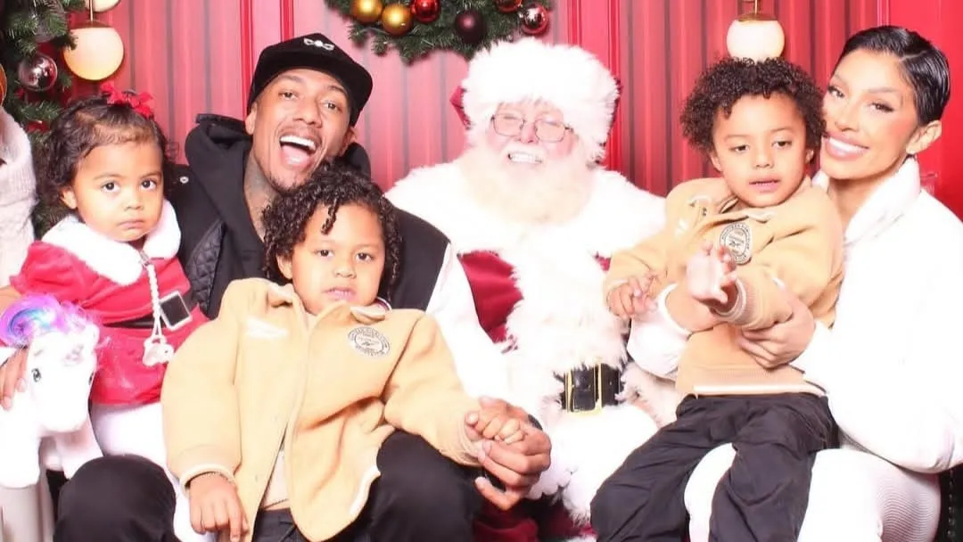 Keseruan Nick Cannon dan Pacar Ajak Anak Bertemu Sinterklas