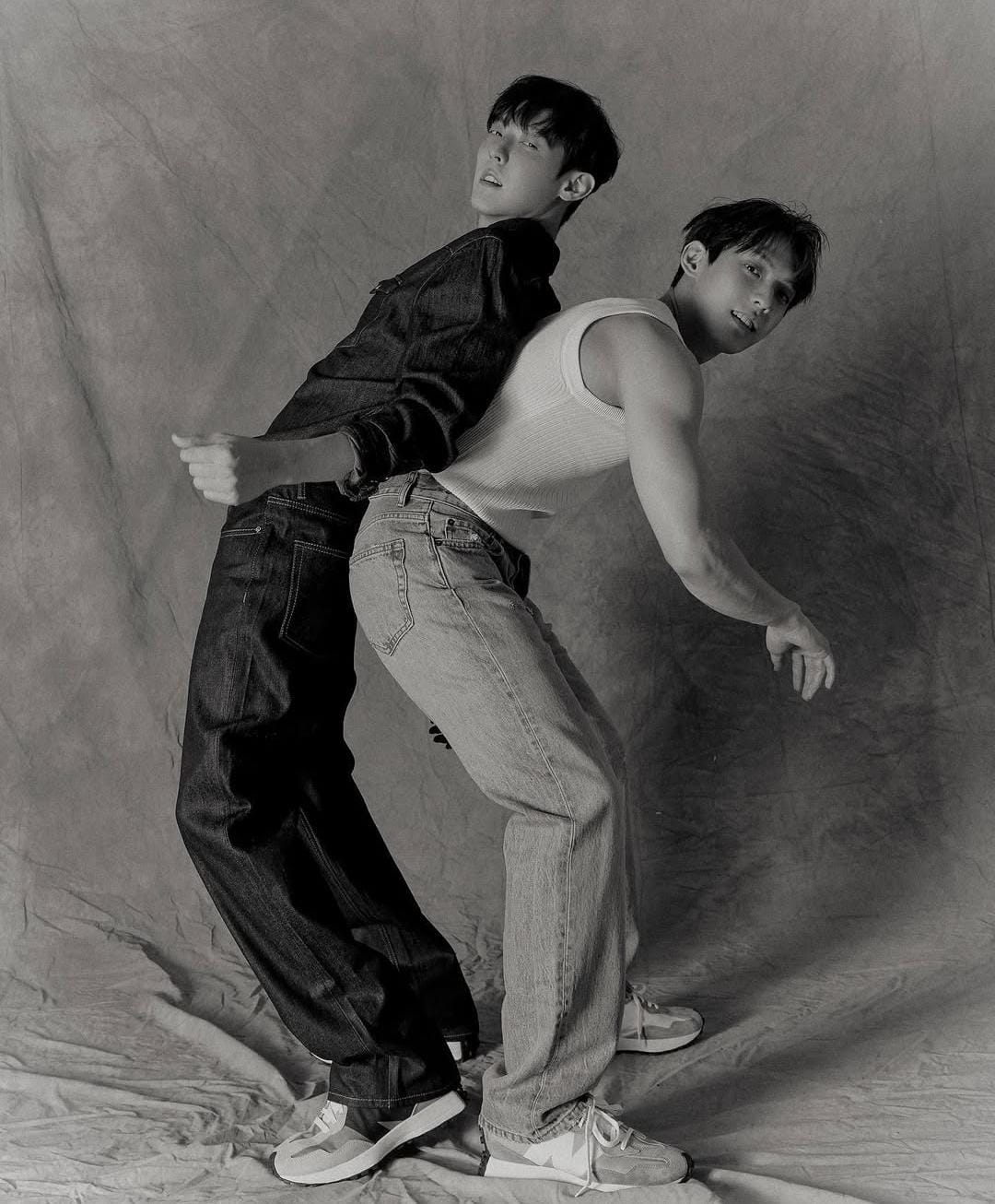 Minhyuk BTOB (putih) dan kakaknya, Lee Jung Min (hitam). Foto: Dok. Instagram @hutazone