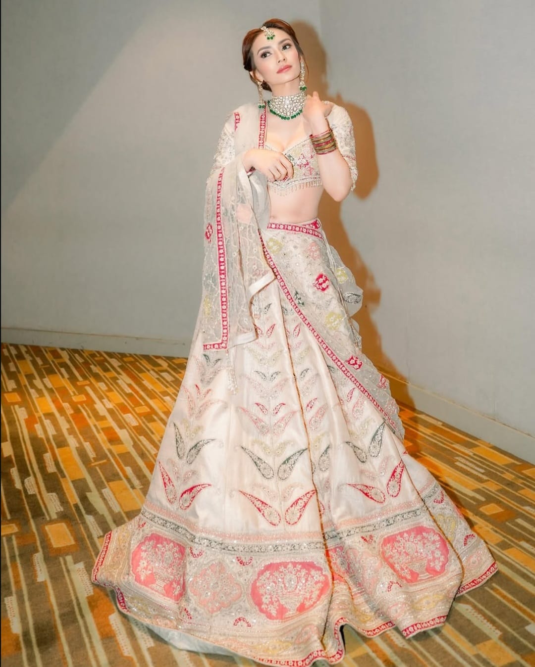 Masayu mengenakan Lehenga Choli berwarna ivory. Foto: Dok. Instagram @masayuanastasia