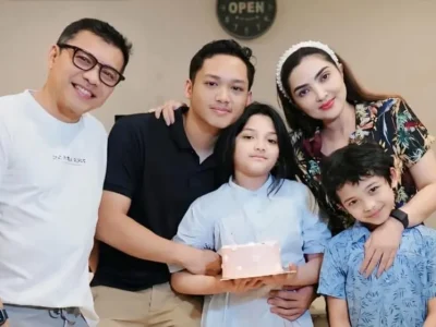Anang, Ashanty, Azriel, dan Arsya, merayakan ulang tahun Arsy Hermansyah. Foto: Dok. Instagram @ashanty_ash