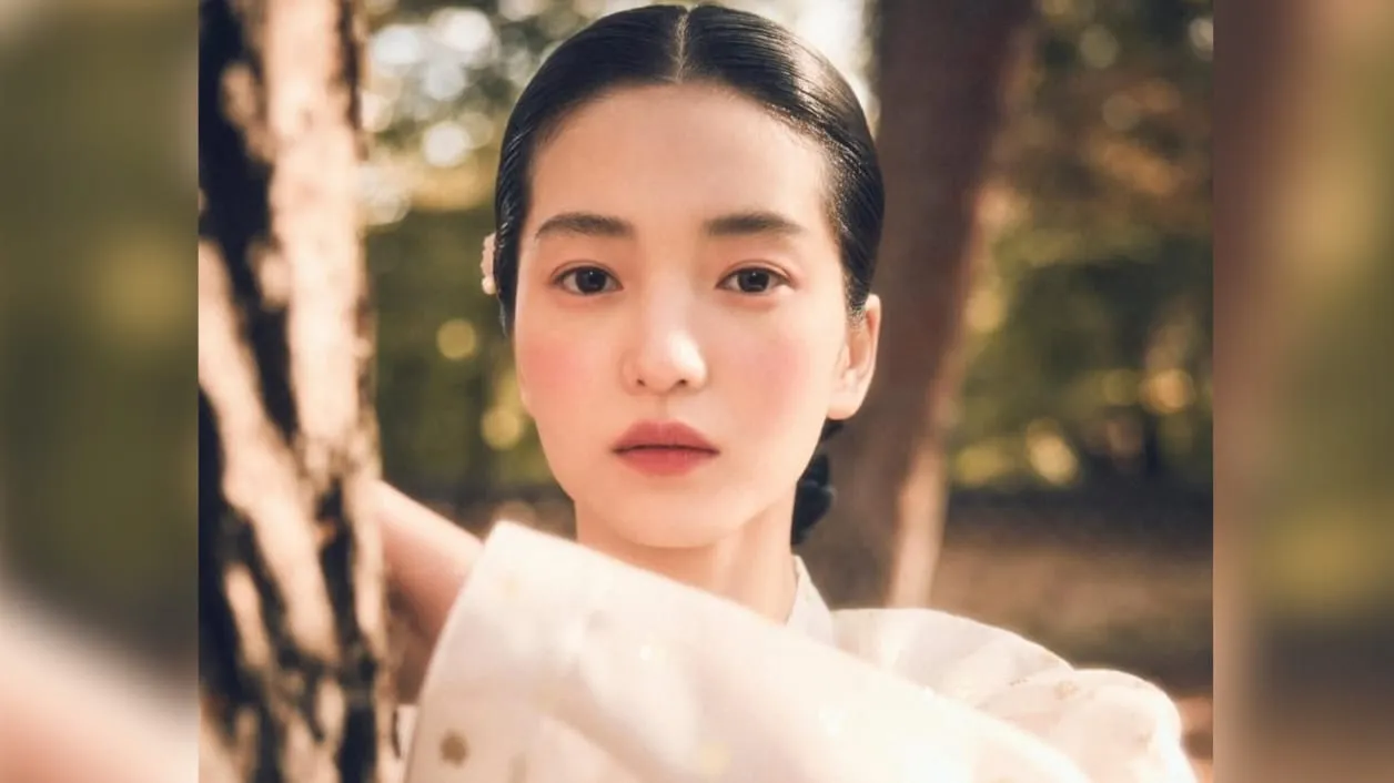 Pesona Kim Tae Ri Kenakan Hanbok, Bak Putri Kerajaan