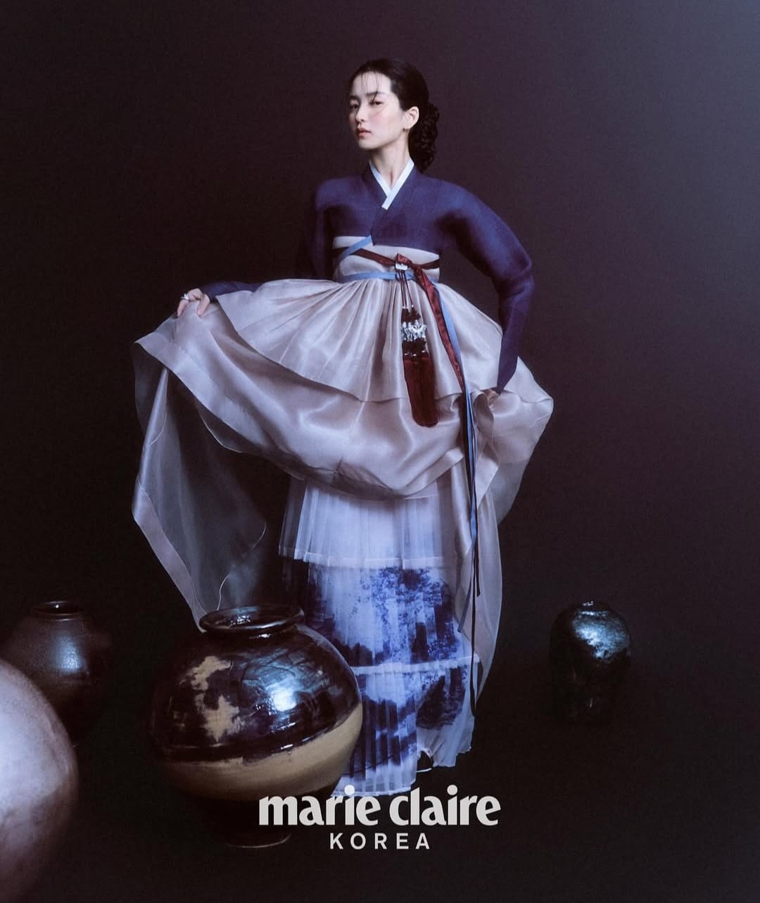 Hanbok ungu dengan rok tutu. Foto: Dok. Instagram @marieclairekorea