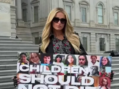 Paris Hilton di depan Gedung Capitol. Foto: Dok. Instagram @parishilton