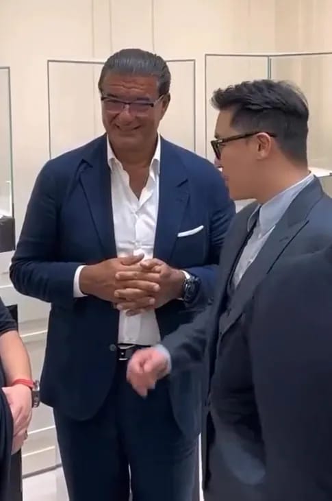 Seungri bersama Jacob Arabo. Foto: Dok. Chosun Ilbo