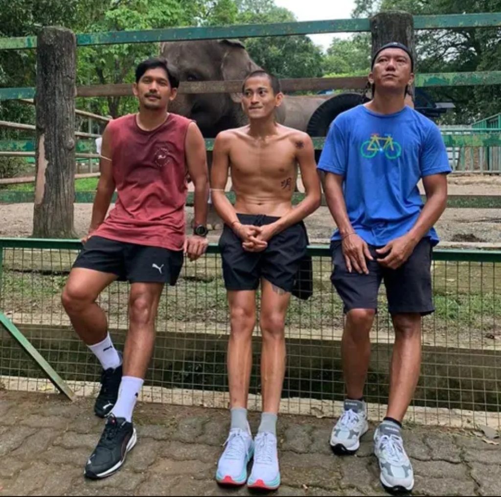 Memerankan karakter Gepeng, Bio One (tengah) menurunkan berat badannya secara drastis (Foto: Instagram/bojvoyej)