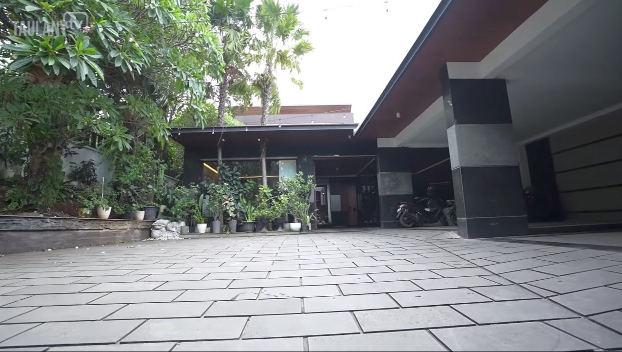 Halaman depan (Foto: Youtube/Taulany TV)