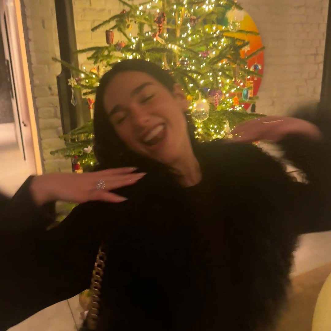 Cincin tunangan Dua Lipa (Foto: Instagram/dualipa)