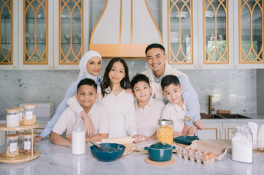 Potret keluarga baru Putri Zulhas dan Zumi Zola (Foto: Instagram/putri_zulhas)